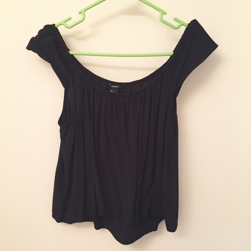 Cropped black top